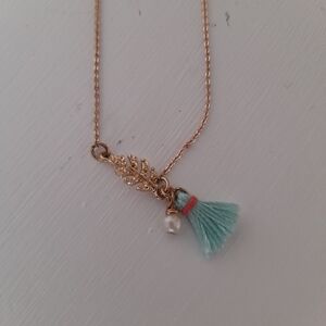 🦚3/$15🦚Gold Leaf Necklace with Tassel and Pearl Charm